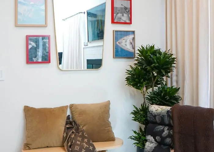The Venus Beverly Hills Designer Chic Haven